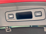 荷物を置いてクルマから離れると自動で閉扉する「予約クローズ機能」が付いたパワーテールゲート!