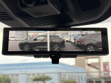 【 デジタルインナーミラー 】車両後方カメラの映像をミラーに映すことが出来ます! そのため、後席に人や荷物があって後方が見えづらい場合でもしっかり視界を確保することが出来ます!//