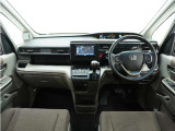 ◆視界広々で非常に運転しやすくロングドライブでも疲れを感じさせないすっきりとまとまったインパネ周りです。