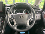 【純正革巻きステアリング】上質な革を使用することで、手にしっかり馴染みとても運転しやすいハンドルです♪