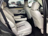 G-ベクタリングコントロールプラス(GVCPlus)は、ドライバーの素早いハンドル操作に対する車両の追従性を高めるとともに挙動の収束性をサポートします。特に後部座席では、揺れが少なく感じられます。