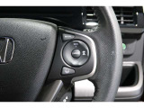 Hondaセンシングの機能のひとつ、アダプティブクルーズコントロール付!アクセルから足を離しても設定したスピードと前車との車間を保ち走行してくれます!車線維持もアシスト☆高速道路で疲労軽減ですね☆