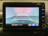 バックでの車庫入れも安心です! リアカメラが付いているバックモニター付のナビを装備しております。操作線もついており距離感も画面から確認できます。