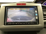 バックモニター付きで、車庫入れやバック時の後方確認をサポート。