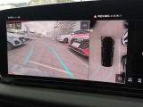●サラウンドビューカメラ『車両の4つのカメラから得た映像を合成し、上空から眺めているような映像をモニターに映し出します。車両周辺の歩行者や障害物などの発見に役立ちます。』