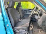 運転席シート廻りは使用感も少なく、良好な状態となっています。前オーナー様が丁寧に使っていたことがよくわかりますね。