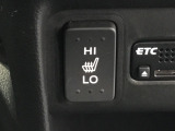 運転席/助手席シートヒーターで寒い日もすぐに温かくなり快適に過ごせます。3段階の温度調整が可能です。