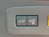 【パワーバックドア】スマートキーや運転席のボタンを押すだけでリアゲートが自動で開閉します!荷物を持っている時や、高い位置にあるバックドアを閉める際に便利な機能です♪
