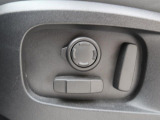 ◆パワーシート『電動パワーシートですので運転中のシート調節も安全に行えます。微調整も可能ですのであなただけのドライビングポジションを実現します。』