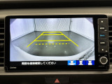 ★バックモニター搭載★ バック時目視しにくいクルマの周囲をカメラで映し出し、安全・安心駐車をサポート♪バックの苦手な方も後ろがハッキリ見えるので安心です☆