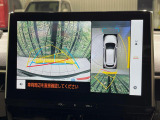【パノラミックビューモニター】専用のカメラにより、上から見下ろしたような視点で360度クルマの周囲を確認することができます☆死角部分も確認しやすく、狭い場所での切り返しや駐車もスムーズに行えます。