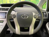 インテリアに合わせたデザインのステアリングは、運転される方のことも考え、運転しやすい形状、大きさです。是非一度、実際に触ってお確かめください。