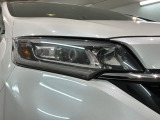 LEDヘッドライトは、点灯の瞬間から最大光量を発揮し、突然暗くなるトンネルなどでの安定感を高めます。