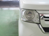 LEDヘッドライトは、点灯の瞬間から光量を発揮し、突然暗くなるトンネルなどでの安定感を高めます。