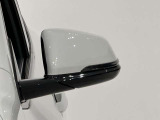 ドアミラーに内蔵されているフラッシャーは視認性も良く安全運転に一役買ってます。