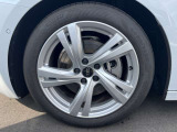 100項目もの厳しくも精密な整備・点検項目を全てクリアした車だけがAudi認定中古車として認められます。