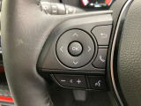 運転中、オーディオの操作をしてて、ハッとしたことはありませんか?ステアリングスイッチは、運転中でもハンドルでオーディオの操作が可能です。安全なドライブをサポートします。