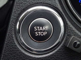 【プッシュスタート】キーが車内にあれば、エンジンの始動・停止はブレーキを踏んでスイッチを押すだけ!キーを取り出す手間を省き、ワンプッシュで操作するので簡単でスムーズ!