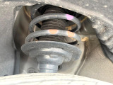 お車を安心してお乗りいただく為には、足回りの定期点検が欠かせません。サービスサポート(有償保証)では無料点検もご提供しており、安心のカーライフをお過ごしいただけるサポート体制が整っています。