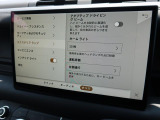 【アダプティブドライビングビーム】微細な縦のストライプに分割し、対向車の周囲だけをハイビームで照らして視認性を向上。 対向車を直接照射しないため、眩しさを与えることがなく安全性に配慮しています。