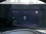 車両状態や走行道路の時速表示等のインフォメーションが備わっていますスピードメーターは上質なデザインとなっております。