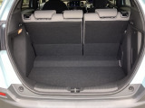 コンパクトサイズながら広い荷室スペースを確保。日常使いからレジャーまで幅広く対応できます。