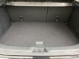 ラゲッジルーム内の凹凸をなくす事でスッキリした広がりを造りだし、荷物がスムーズに出し入れできる気持ちよさ、使い易さを実現!