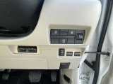 運転席に座りながら助手席側オートスライドドアの操作ができるスイッチ装備!