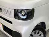 【LEDヘッドライト】悪天候や夜間走行時も良好な視界を確保し安心して運転できる高輝度LEDヘッドライトを装備!点灯速度が早く、消費電力も抑えられています。