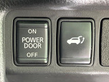 【パワーバックドア】スマートキーや運転席のボタンを押すだけでリアゲートが自動で開閉します!荷物を持っている時や、高い位置にあるバックドアを閉める際に便利な機能です♪