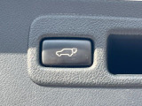 【パワーバックドア】スマートキーや運転席のボタンを押すだけでリアゲートが自動で開閉します!荷物を持っている時や、高い位置にあるバックドアを閉める際に便利な機能です♪