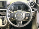 インテリアに合わせたデザインのステアリングは、運転される方のことも考え、運転しやすい形状、大きさです。是非一度、実際に触ってお確かめください。