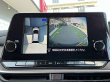 アラウンドビューモニターは、まるで上空から見たような映像で駐車をサポート!苦手な駐車も心強いですね!