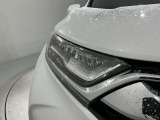 LEDヘッドライトは、点灯の瞬間から最大光量を発揮し、突然暗くなるトンネルなどでの安定感を高めます。