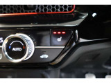 シートヒーター装備付き車!!座席に埋め込まれた電熱線によりシートを暖めることが出来る装備で、温められたシートは、寒い冬には最適です!!