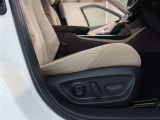 パワーシート搭載。微妙な調整が手軽にでき、ピッタリなポジションで運転することが可能です。