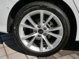 (専用アルミホイール)車種・グレード・パッケージごとに最適なデザインを設定しております。