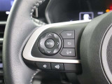 ステアリングスイッチ付き。前方から目を離すことなく操作することが可能です。