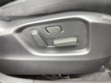シートメモリー機能を備える10WAYパワーシートを装備!体格や好みに応じたポジションをスムーズに調整できます。