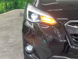 【LEDヘッドライト】悪天候や夜間走行時も良好な視界を確保し安心して運転できる高輝度LEDヘッドライトを装備!点灯速度が早く、消費電力も抑えられています。