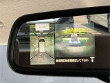 ルームミラーにもアラウンドビューモニター表示を映し出すことができます。