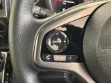 ステアリングにオーディオ操作スイッチが付いています。オーディオ画面に直接タッチしなくても操作が出来ますので、運転に集中できます。
