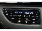 運転席と助手席の温度設定の変更が可能な左右独立タイプのデュアルエアコンです♪♪♪暑がりな人・寒がりな人も誰もが車内を快適にお過ごしいただけます♪♪♪