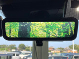【デジタルインナーミラー】後席の大きな荷物や同乗者で後方が確認しづらい時でも安心!カメラが撮影した車両後方の映像をルームミラー内に表示。クリアな視界で状況の確認が可能です!