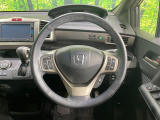 【純正革巻きステアリング】上質な革を使用することで、手にしっかり馴染みとても運転しやすいハンドルです♪
