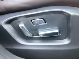 シートメモリー機能を備える10WAYパワーシートを装備!体格や好みに応じたポジションをスムーズに調整できます。