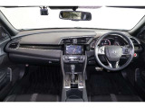 操作性に優れた運転席となります!小物入れや各ボタンの配置にこだわり、使いやすいです!座り心地もよく視認性も良好なのでロングドライブもお任せ下さい!