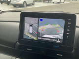 空から見下ろしているような視点で周囲を確認できるアラウンドビューモニター。駐車時にとても便利です。