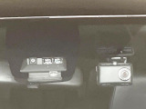【トヨタセーフティセンス】走行中に前方の車両等を認識し、衝突しそうな時は警報とブレーキで衝突回避と被害軽減をアシスト。より安全にドライブをお楽しみいただけます。