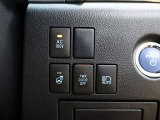 AC100V電源やステアリングヒーターの操作スイッチ。